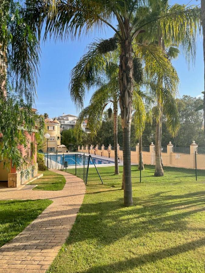 Beautiful Two Bedroom With Pool