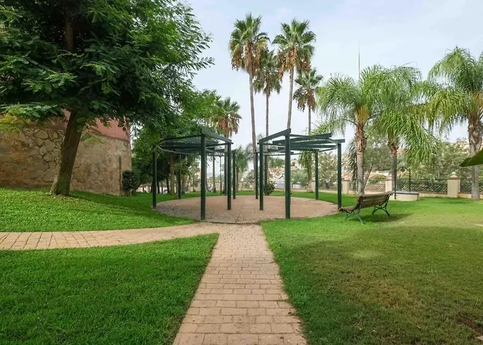 Beautiful Two Bedroom Apartment With Pool