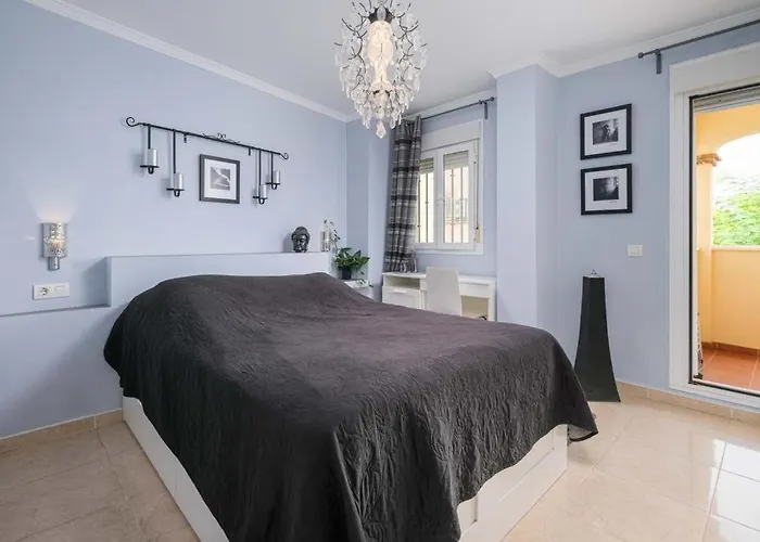 Beautiful Two Bedroom Apartment With Pool
