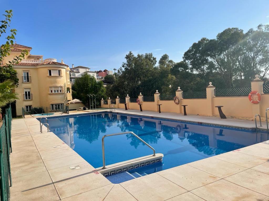 Beautiful Two Bedroom With Pool Apartment *