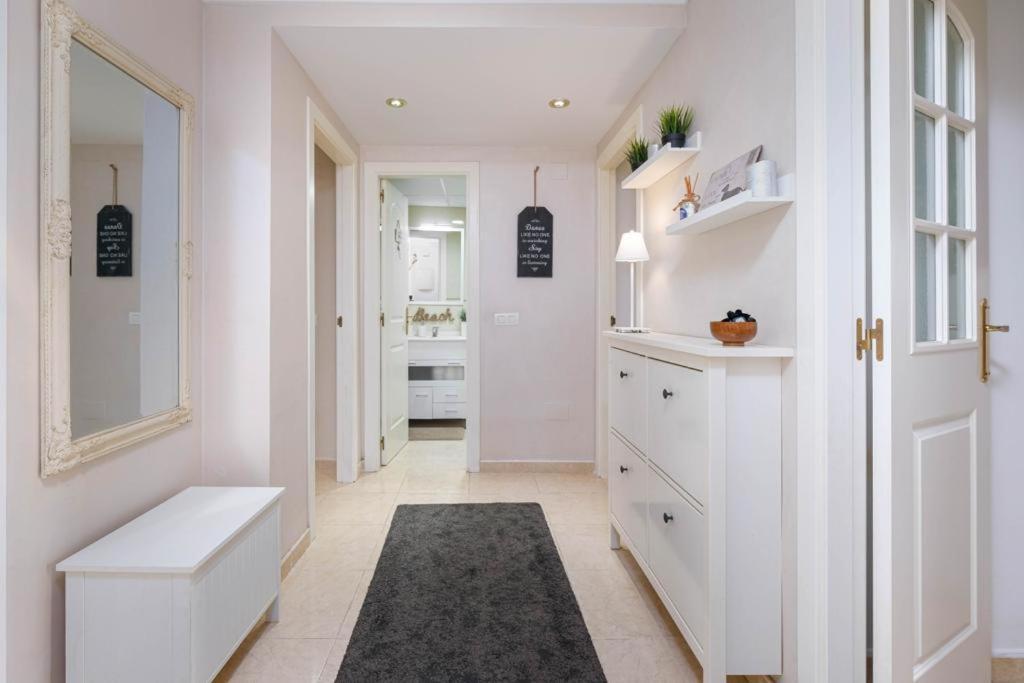 Beautiful Two Bedroom With Pool