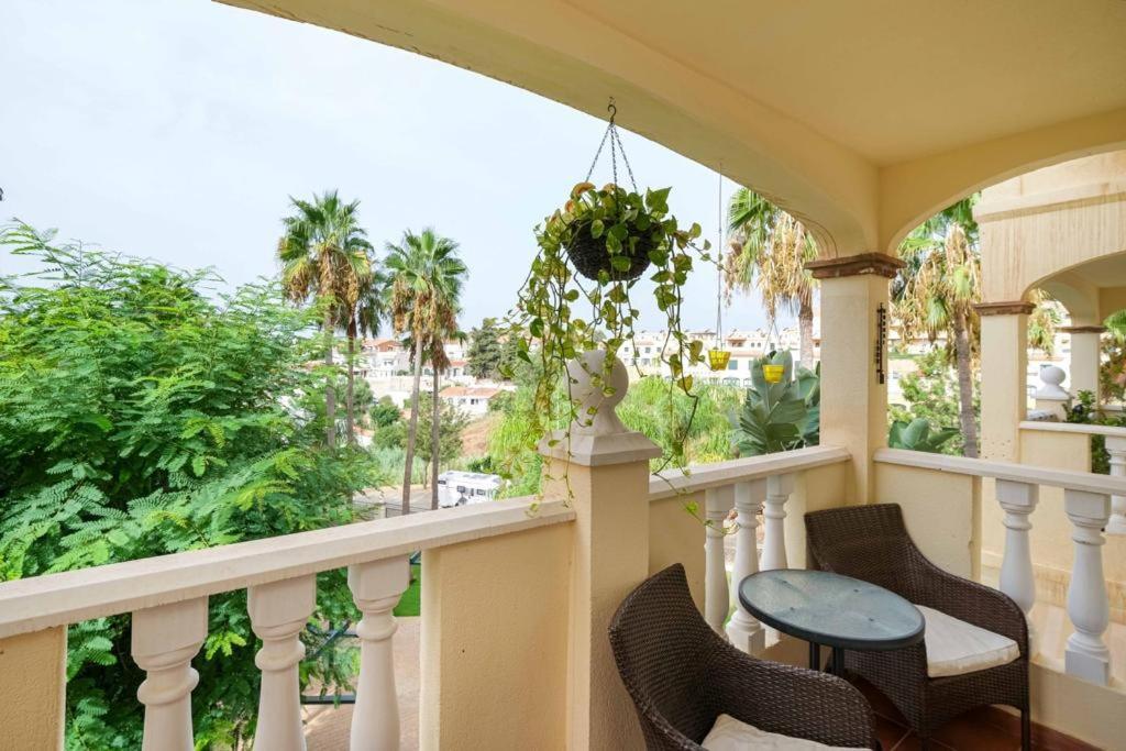 Beautiful Two Bedroom With Pool *