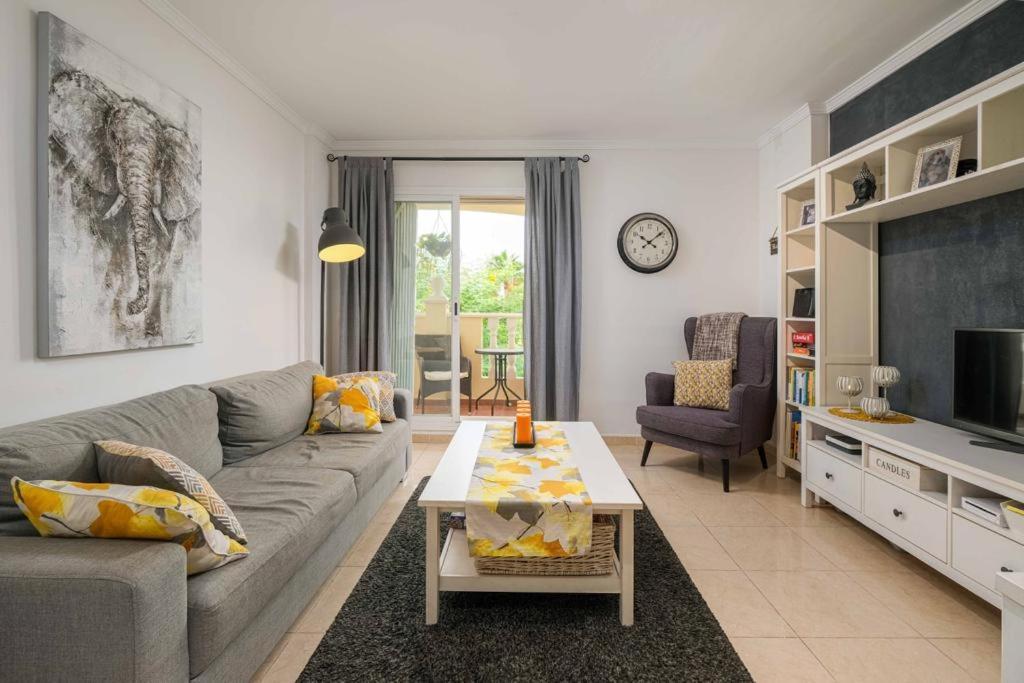 Apartment Beautiful Two Bedroom With Pool