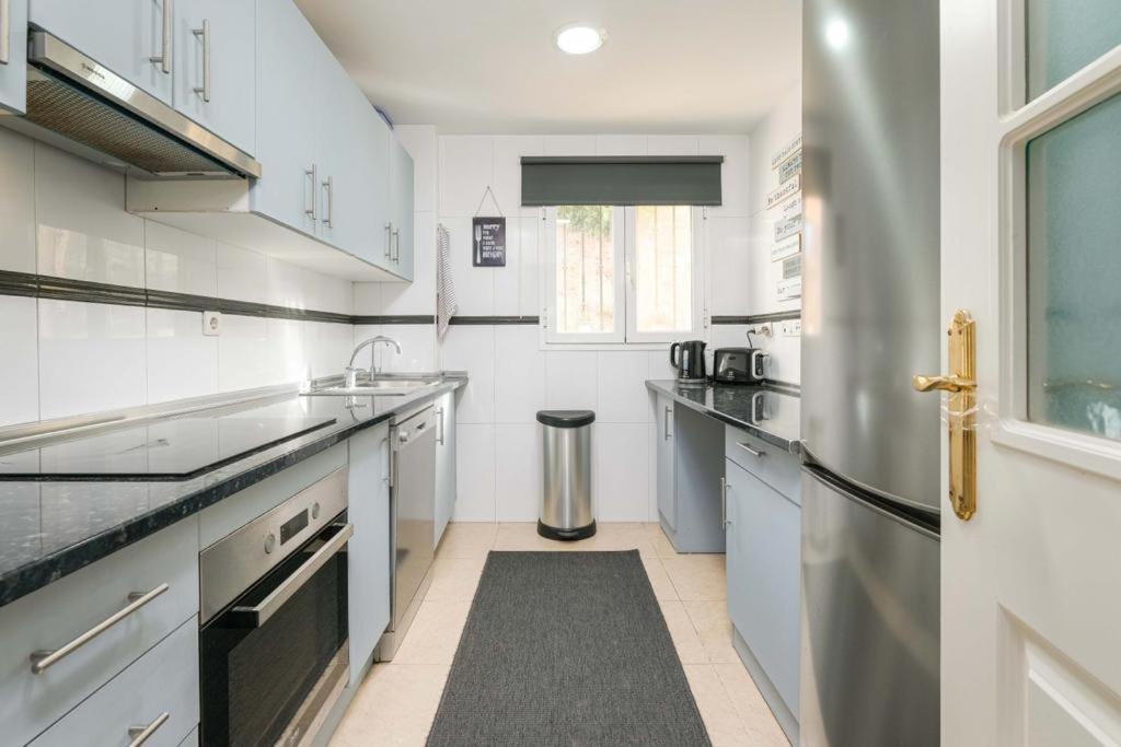 Beautiful Two Bedroom With Pool Apartment *